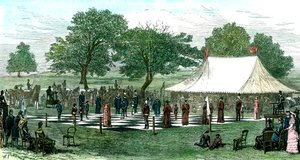 Gra w szachy z żywymi pionkami, 1882 autorstwa Unbekannt