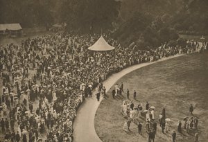 Rzut oka na jedno z corocznych przyjęć w ogrodzie królewskim wśród drewnianych trawników Pałacu Buckingham, autorstwa Unbekannt