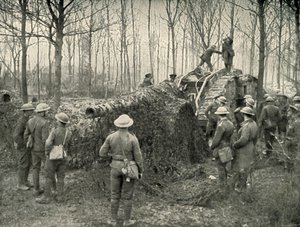 Okręt lądowy wnoszący pod kamuflażem niemiecką armatę morską 5,9, 1919. autorstwa Unbekannt