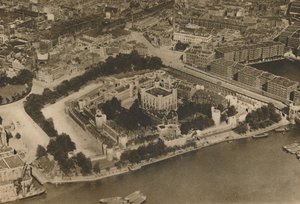 Widok jego twierdzy niewyobrażalny przez Wilhelma Zdobywcę: Wieża z powietrza, c1935. autorstwa Unbekannt