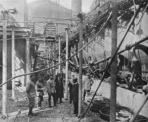 Fabryka zrujnowana przez Rosjan, aby uniemożliwić jej wykorzystanie przez Niemców, 1915 autorstwa Unbekannt