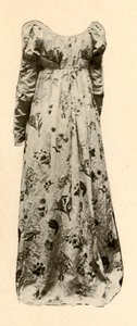 Suknia z perkalu z płowo-szkliwionego perkalu, noszona przez Madame Chevalier, c1795, 1937. autorstwa Unbekannt