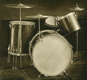 Zestaw bębnów i cymbałów instrumentów perkusyjnych czeskosłowackiej manufaktury, 1948 autorstwa Unbekannt