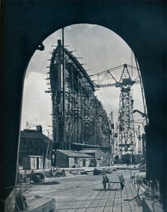 Uderzający widok z dziobu gigantycznego liniowca Cunard, Queen Mary, w Clydebank, Glasgow, 1934 autorstwa Unbekannt