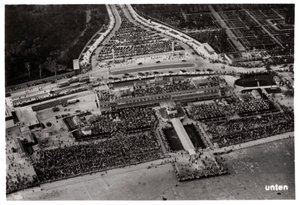 Widok z lotu ptaka na lotnisko Berlin Tempelhof, Niemcy, z Zeppelina, c1931 1933 autorstwa Unbekannt