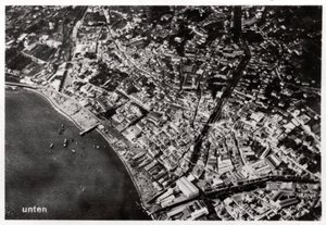 Widok z lotu ptaka na Funchal na Maderze z Zeppelina, 1928 1933 autorstwa Unbekannt