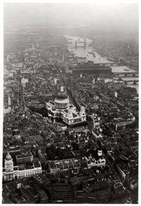 Widok z lotu ptaka na katedrę św. Pawła w Londynie z Zeppelina, 1931 1933 autorstwa Unbekannt