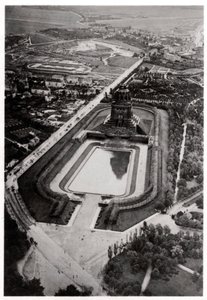 Widok z lotu ptaka na Volkerschlachtdenkmal, Lipsk, Niemcy, z Zeppelina, c1931 1933 autorstwa Unbekannt