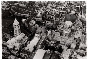 Widok z lotu ptaka Bazyliki Grobu Świętego, Jerozolima, Palestyna, z Zeppelina, 1931 1933 autorstwa Unbekannt