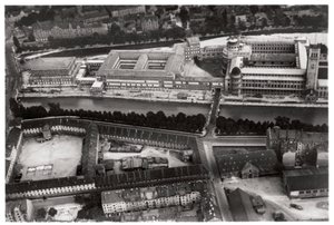 Widok z lotu ptaka na Deutsches Museum, Monachium, Niemcy, z Zeppelina, c1931 1933 autorstwa Unbekannt