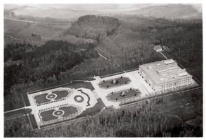 Widok z lotu ptaka na pałac Herrenchiemsee, Bawaria, Niemcy, z Zeppelina, c1931 1933 autorstwa Unbekannt