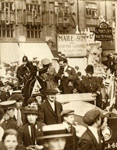 Alcock i Brown... po pierwszym nieprzerwanym locie transatlantyckim, Londyn, czerwiec 1919, 1935. autorstwa Unbekannt
