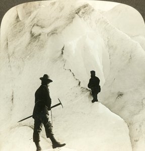 Wśród gór i przepaści lodowych - ogromne szczeliny lodowca Brigsdal, - Norwegia, ok. 1905. autorstwa Unbekannt