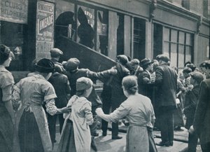 Antyniemieckie zamieszki w Londynie: tłum włamujący się do okien niemieckiego sklepu, ok. 1914 r. autorstwa Unbekannt