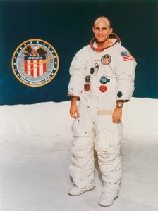 Astronauta Apollo 16 Thomas Mattingly w skafandrze, 1971 autorstwa Unbekannt