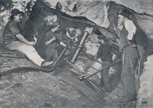 Przy pracy w wiktoriańskiej kopalni złota, 1923. autorstwa Unbekannt