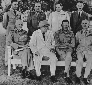 Na froncie w Egipcie: pan Churchill w Kairze z członkami Rady Wojennej Bliskiego Wschodu, 1942 r. autorstwa Unbekannt
