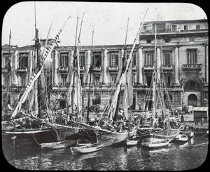Na nabrzeżu, port w Mesynie, Sycylia, Włochy, koniec XIX lub początek XX wieku autorstwa Unbekannt