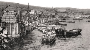 Łodzie na rzece Malecon, Valparaiso, Chile, ok. 1900 autorstwa Unbekannt