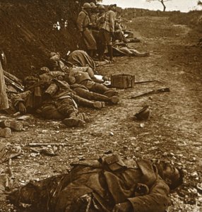 Ciała po zdobyciu Courcelles, północna Francja, 1918 autorstwa Unbekannt