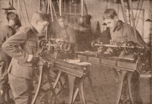 Chłopcy z Bradfield College wykonujący części muszli, Berkshire, c1916 1928 autorstwa Unbekannt