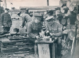 Brytyjscy inżynierowie z Sił Ekspedycyjnych wytwarzający granaty ręczne z puszek po tytoniu, c1914 autorstwa Unbekannt