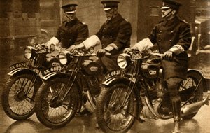 Brytyjska policja na motocyklach BSA, 1931, 1933. autorstwa Unbekannt