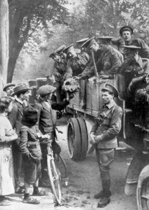 Wojska brytyjskie w drodze na front, Francja, 1914 autorstwa Unbekannt