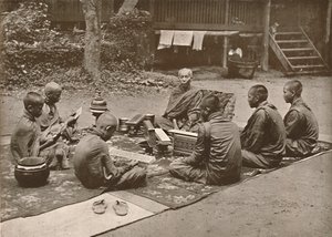 Ksiądz buddyjski z uczniami, 1900. autorstwa Unbekannt
