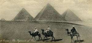 Kair: Piramidy w Gizie, c1918-c1939. autorstwa Unbekannt