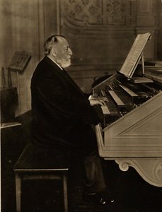 Camille Saint-Saëns 1835-1921 przy Organach, 1913. autorstwa Unbekannt