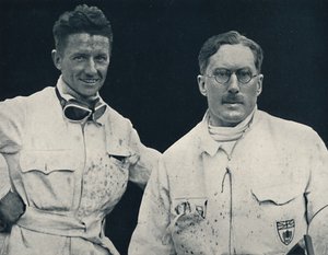 Kapitan G.E.T. Eyston i asystent, 1937 autorstwa Unbekannt