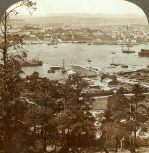 Christiania i jej ruchliwy port, N.W. z Pałacu Królewskiego Ekeberg po prawej, Norwegia, c1905. autorstwa Unbekannt