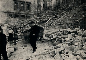 Churchill odwiedza zmaltretowaną Maltę, 1943, 1945. autorstwa Unbekannt