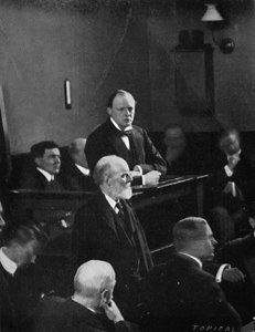Churchill zeznający w sprawie incydentu na Sidney Street, 1911, 1945 autorstwa Unbekannt