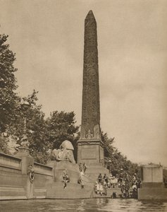 Igła Kleopatry wykuta czternaścieset lat przed narodzinami Kleopatry, c1935. autorstwa Unbekannt