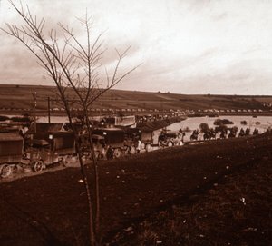 Kolumna ciężarówek, Verdun, północna Francja, c1914-c1918 autorstwa Unbekannt