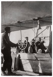 Hrabia Zeppelin z córką w gondoli Zeppelin LZ3, Niemcy, c1906-1908 1933 autorstwa Unbekannt