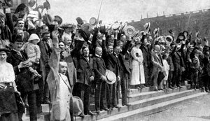 Tłumy wiwatujące podczas wybuchu działań wojennych, gorączka wojenna w Niemczech, I wojna światowa, 1914 autorstwa Unbekannt