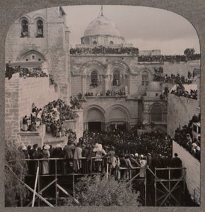 Tłumy wypełniające każdą niszę Bazyliki Grobu Świętego, ok. 1900 autorstwa Unbekannt