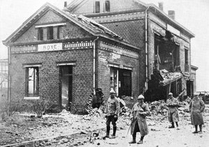 Uszkodzony dworzec kolejowy w Roye, Francja, I wojna światowa, 1918, ok. 1920 autorstwa Unbekannt