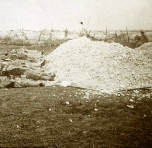Zwłoki, Souain, północna Francja, wrzesień 1915 autorstwa Unbekannt