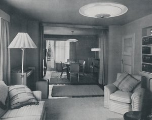 Jadalnia i salon przedzielone jedynie ciężkimi zasłonami w atrakcyjnym nowoczesnym splocie, 1942 autorstwa Unbekannt