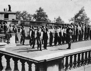 Wiercenie Recruits na dachu Somerset House, Londyn, 1914 autorstwa Unbekannt