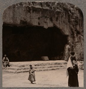 Wejście do Grobowców Sędziów, ok. 1900 autorstwa Unbekannt