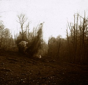 Eksplozja pocisku wystrzelonego przez czołg, c1914-c1918 autorstwa Unbekannt