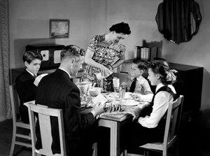 Rodzina na śniadaniu, ok. 1948 autorstwa Unbekannt