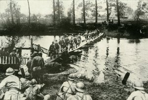Wojska francuskie przekraczające rzekę, 1919. autorstwa Unbekannt