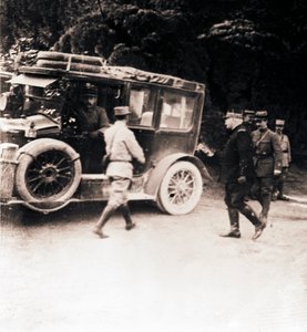 Francuscy oficerowie i pojazd, c1914-c1918. autorstwa Unbekannt