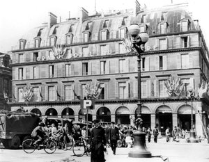 Generał Leclercs wojska francuskie w centrum Paryża, sierpień 1944 autorstwa Unbekannt